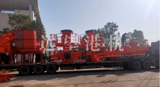 本月初遠(yuǎn)望港機(jī)為馬爾代夫機(jī)場生產(chǎn)的四臺液壓懸臂吊通過遠(yuǎn)程驗(yàn)收